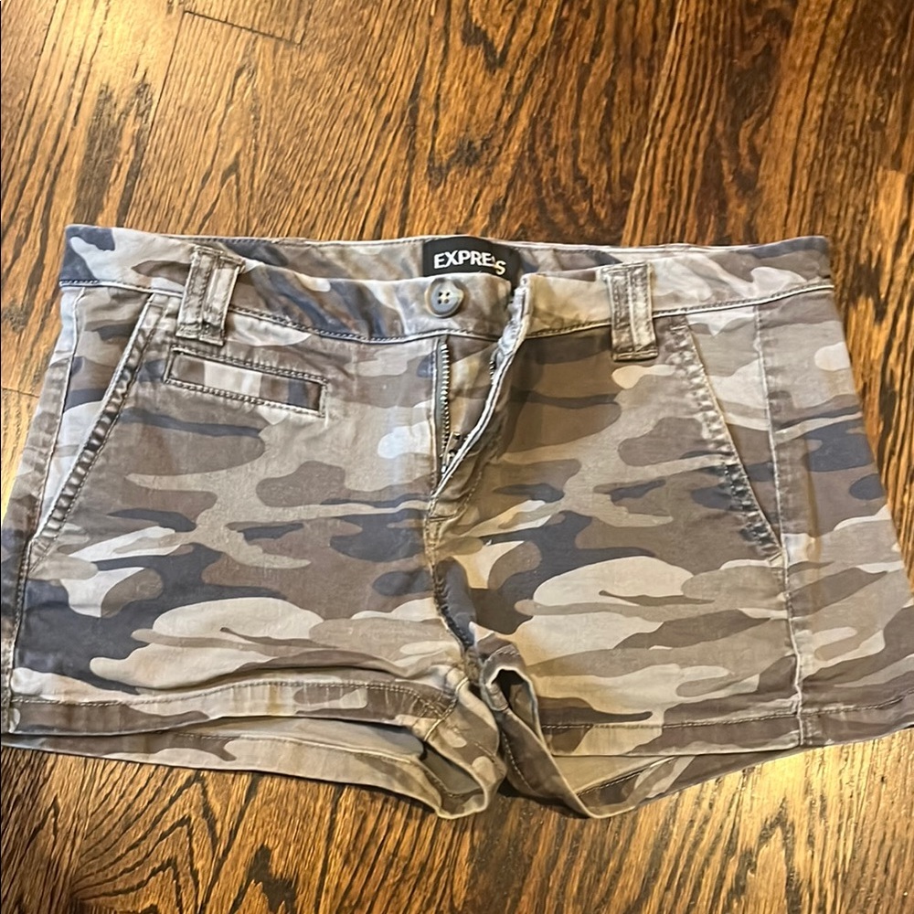 Express Women's Camouflage Shorts 00